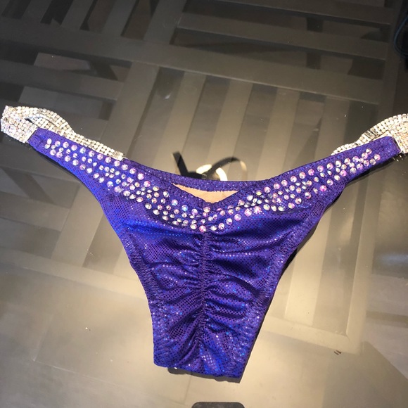 Competition bikini - Picture 2 of 4